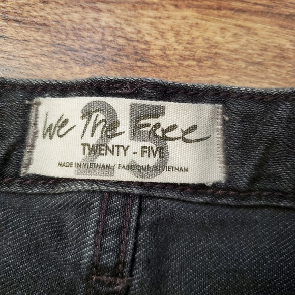 We The Free Size 25 Button Fly Jean Shorts - Picture 3 of 6